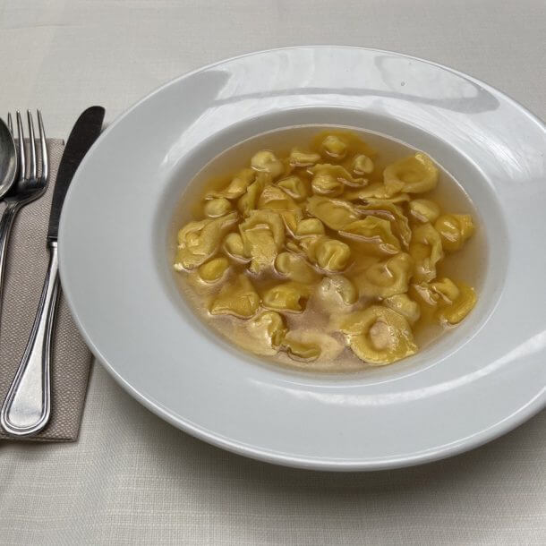 Cappelletti ai formaggi in Brodo